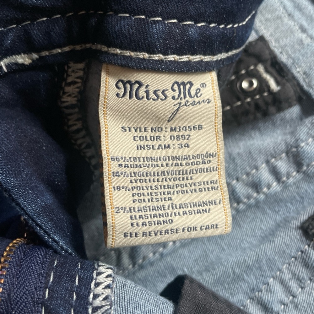 Low rise bootcut miss me jeans waist says 29 and inseamm says 34